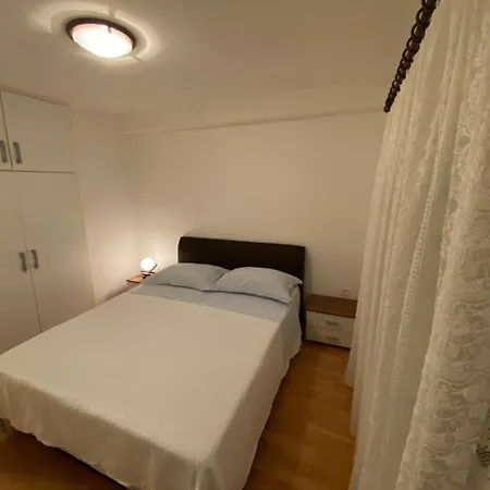 Διαμέρισμα Grscica 3 *
